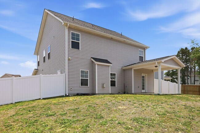 Building Photo - Like new single family home in Cameron, NC!