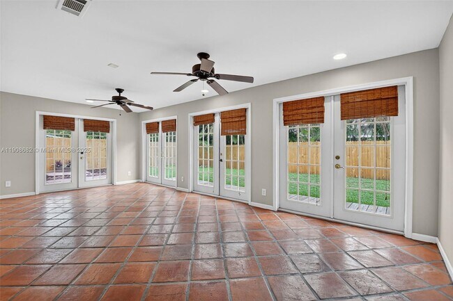 Building Photo - 6858 S Congress Ave