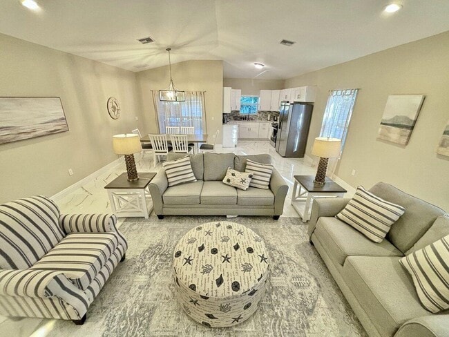 Building Photo - 1330 28th Ave