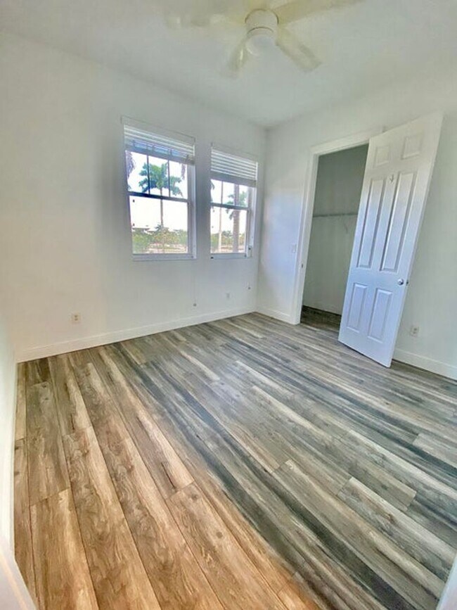 Building Photo - 850 Millbrae Ct