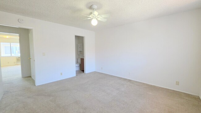 Building Photo - 1086 Springfield St
