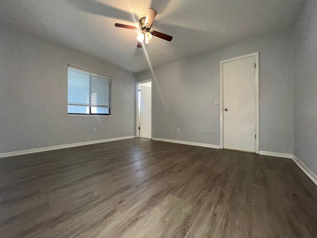 Building Photo - Port Orange 3 bed & 2 bath home