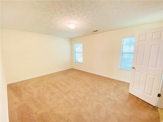 Building Photo - 5528 Silver Springs Dr