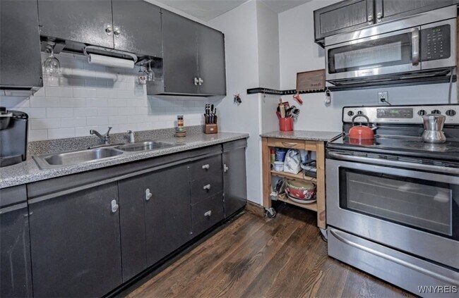 Building Photo - 118 Nassau Ave