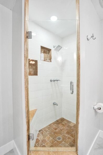 Building Photo - 800 SW 12th Ct