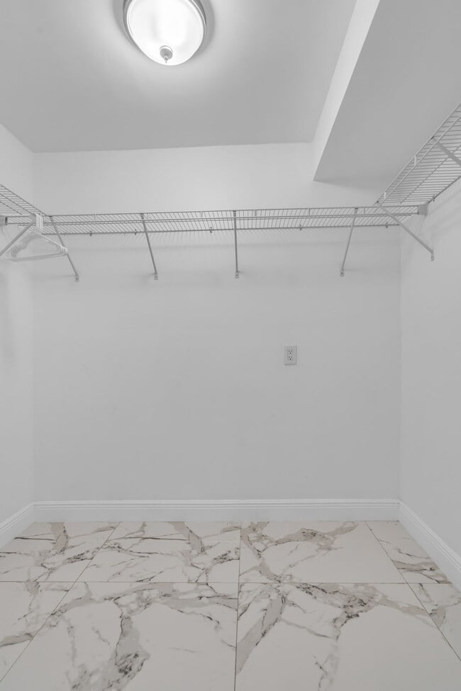 Building Photo - 340 SE 3rd Ct