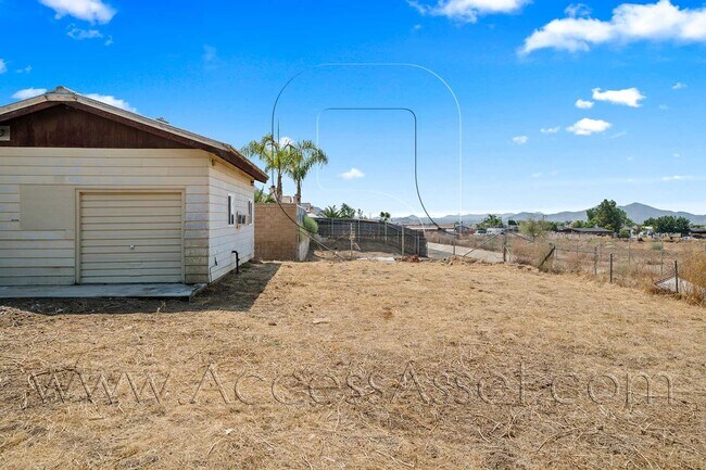 Building Photo - Cozy 2 Bed/1 Bath Unit In Peaceful Homeland Neighborhood!