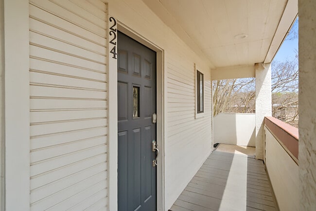 Building Photo - 2605 Enfield Rd