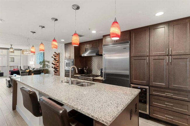 Building Photo - 1208 E Kennedy Blvd