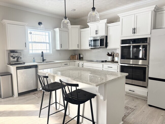 Building Photo - 958 Alton Dr