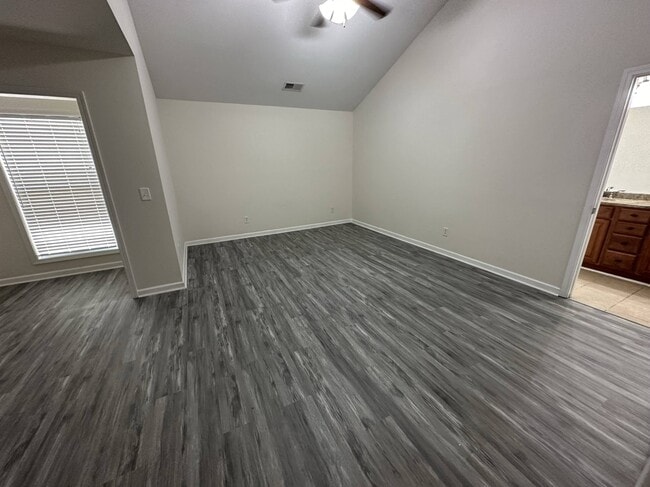 Building Photo - 10 Lila Way