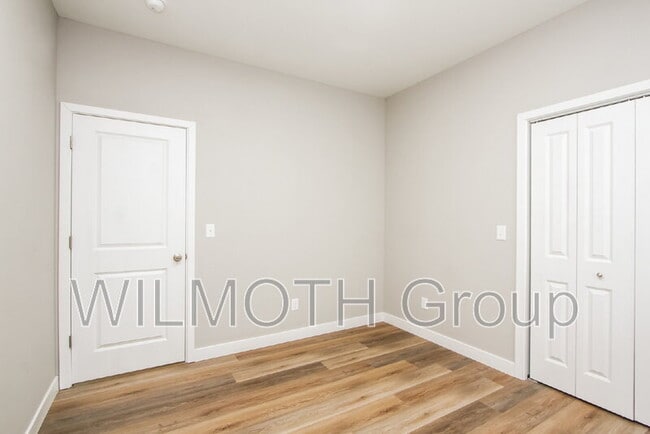 Building Photo - 929 N Beville Ave