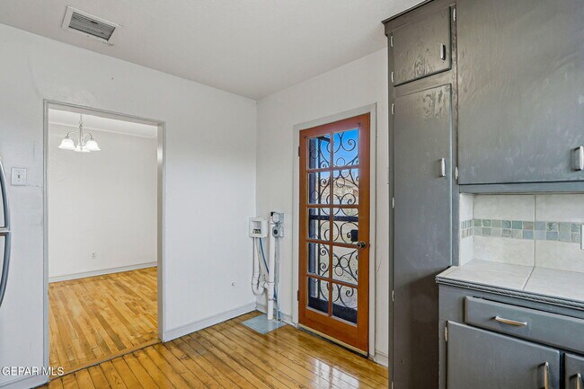 Building Photo - 7921 Lirio Rd