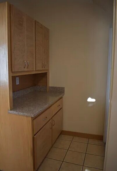 Building Photo - 184 Stanton Ct E