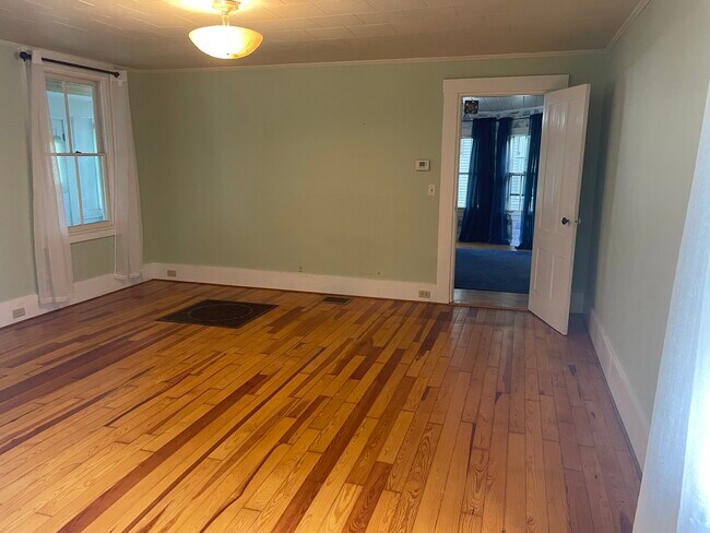 Building Photo - 38 Church St