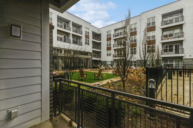 Building Photo - 555 Lakeview Pkwy