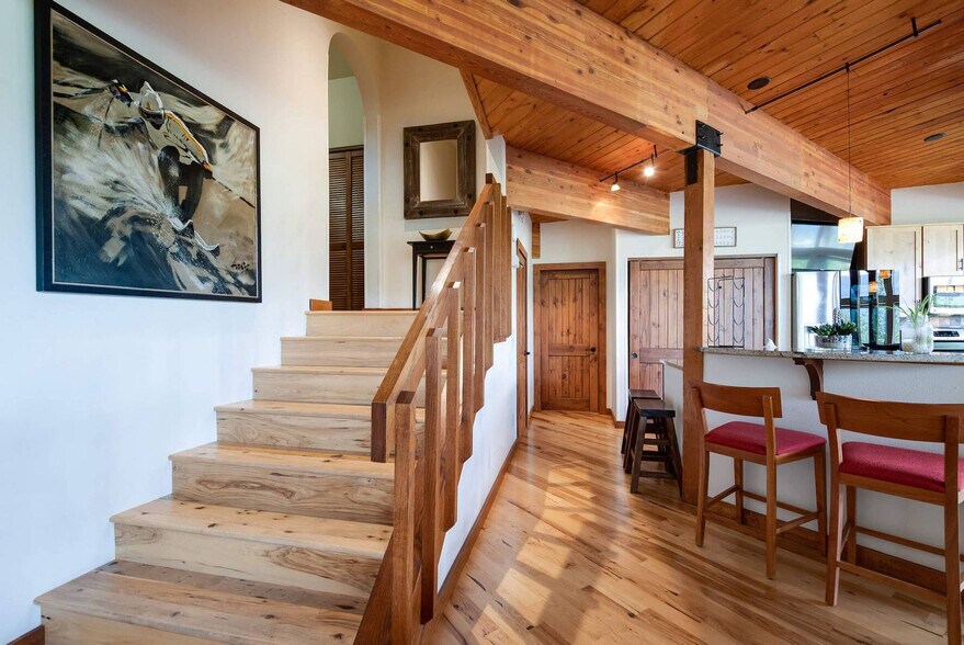 Building Photo - 1396 Forest Hills Dr