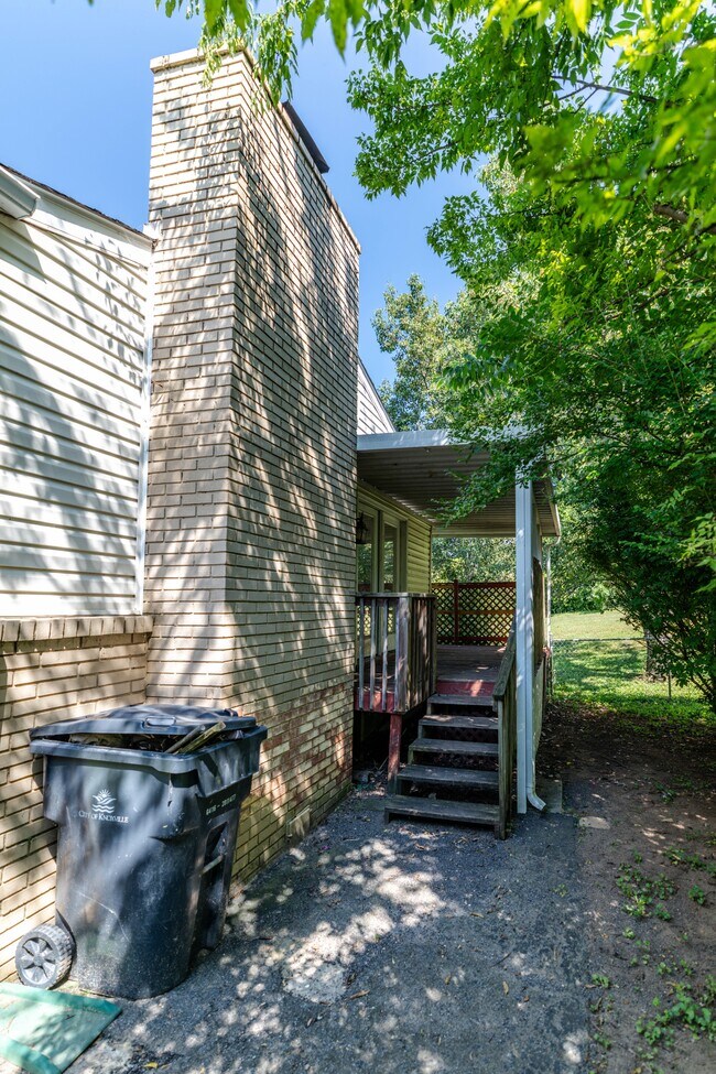 Building Photo - 2139 W Gilbert Ln