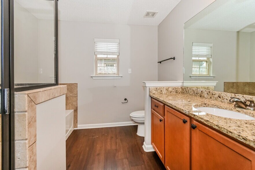 Building Photo - 9440 Darren Cir S