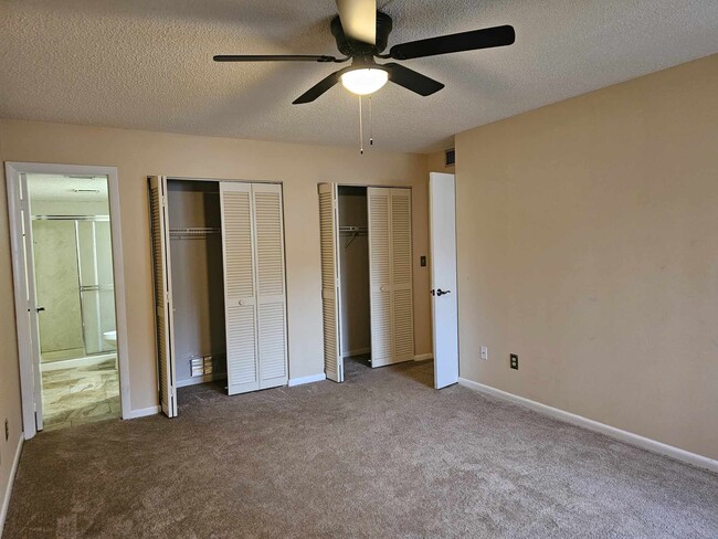 Master bedroom - 589 Fairways Cir