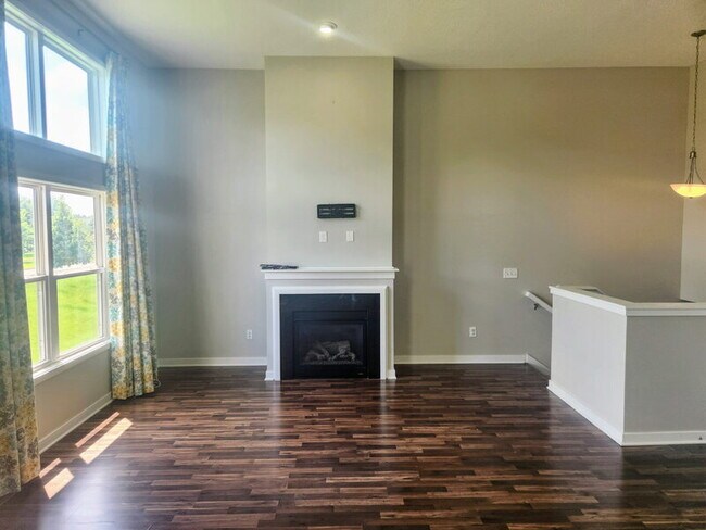 Building Photo - 7874 Cottonwood Ln