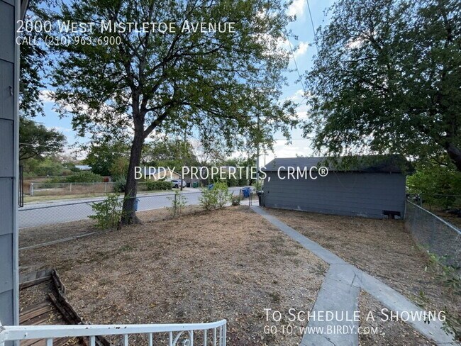 Building Photo - 2000 W Mistletoe Ave