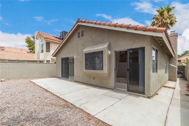 Building Photo - 2689 Rungsted St