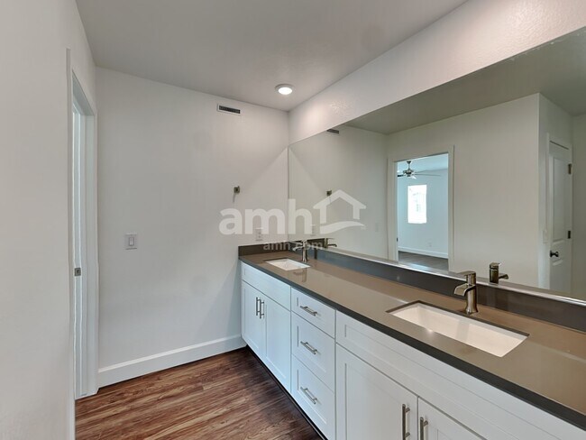 Building Photo - 9150 Liberty Cap Ct