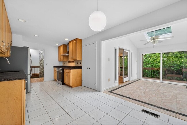 Building Photo - 9404 Woodington Dr