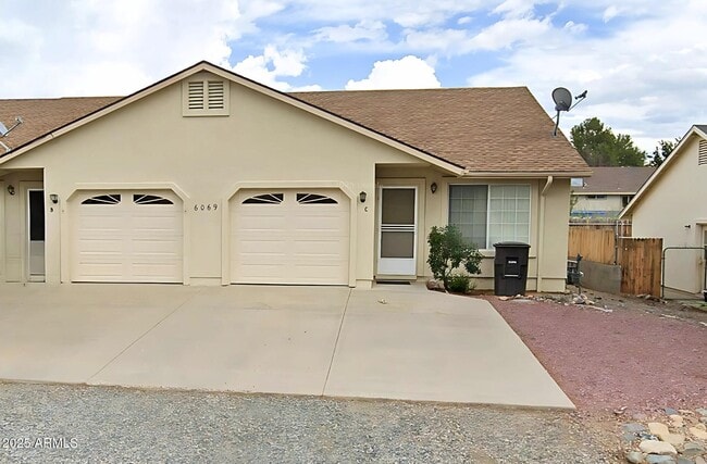 Primary Photo - 6069 N Rockland Dr