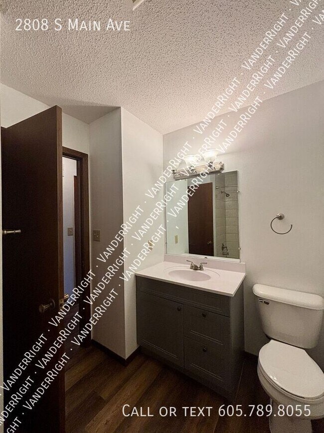 Building Photo - 2808 S Main Ave