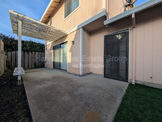 Building Photo - 312 Blossom Way