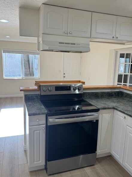Building Photo - 1117 E 200 S