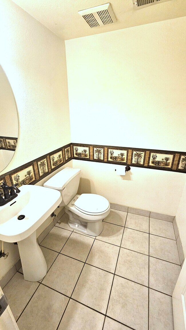 Building Photo - 5264 NE 121st Ave