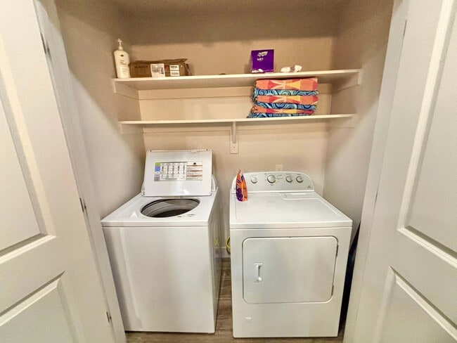 Building Photo - 460 E 400 S