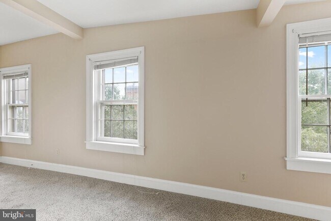 Building Photo - 1435 Bolton St