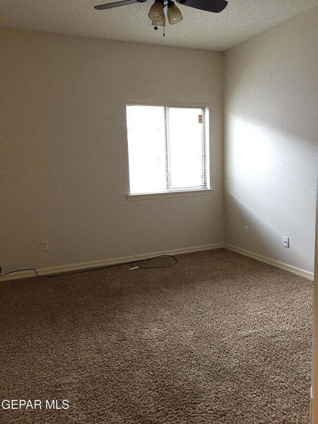 Building Photo - 14345 Apache Point Dr