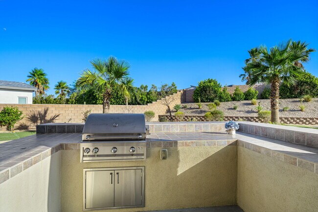 Building Photo - 74425 Zeppelin Dr