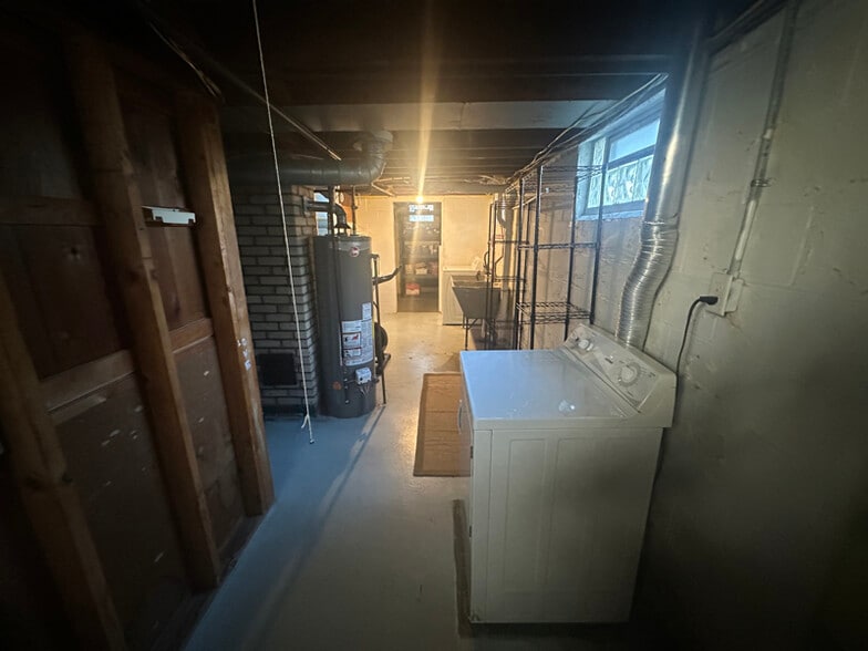 Building Photo - 1336 W Summit Ave