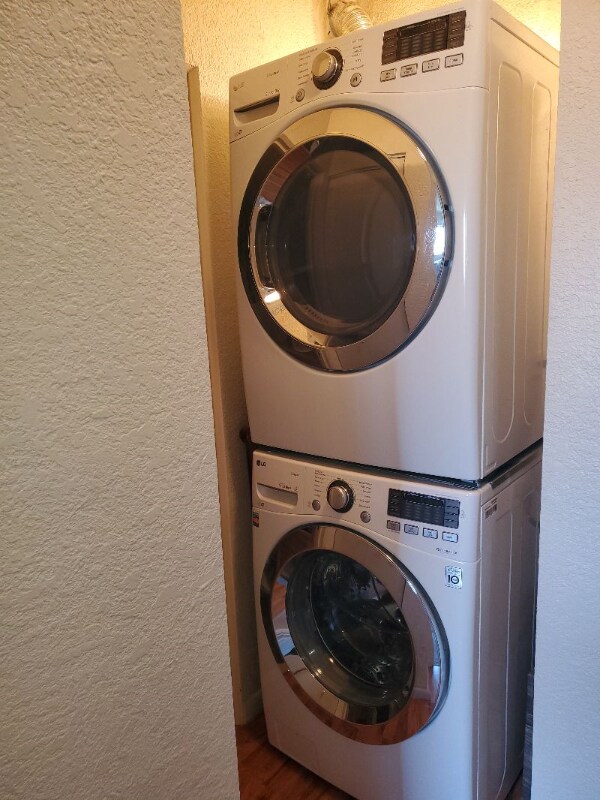 Building Photo - 200 Pearl St