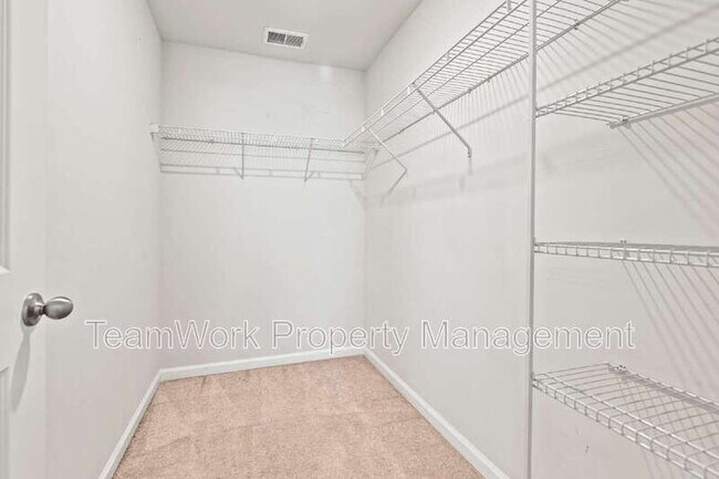 Building Photo - 413 Zenith Blvd