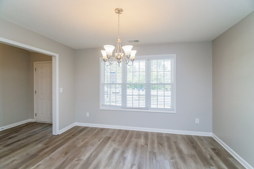 Building Photo - 225 Comet Ct