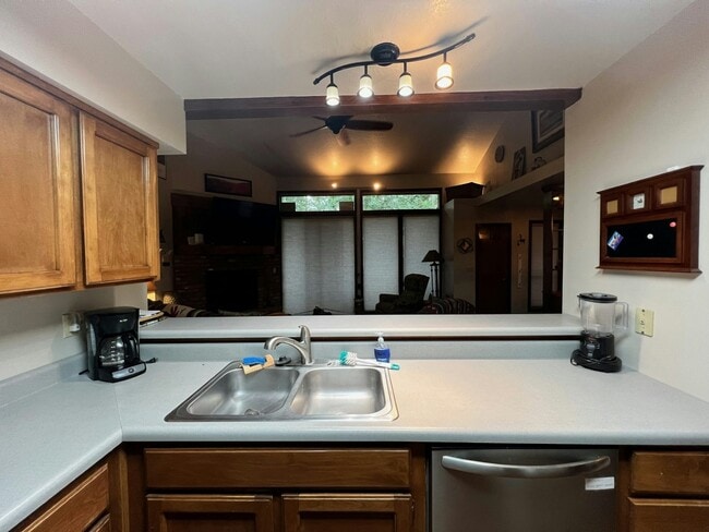Building Photo - 2702 Juniper Cir