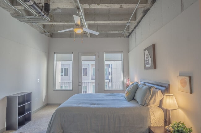 Building Photo - 550 W Peachtree St NW