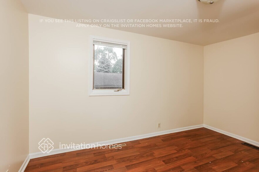 Building Photo - 353 E Elm St