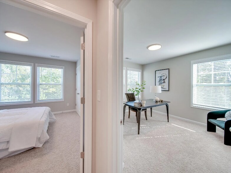 Building Photo - 574 Altamonte Dr