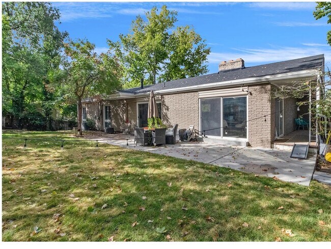 Building Photo - Olympus Cove Home Tucked In to the Benches! Near Park, Schools, Hiking and Skiing!