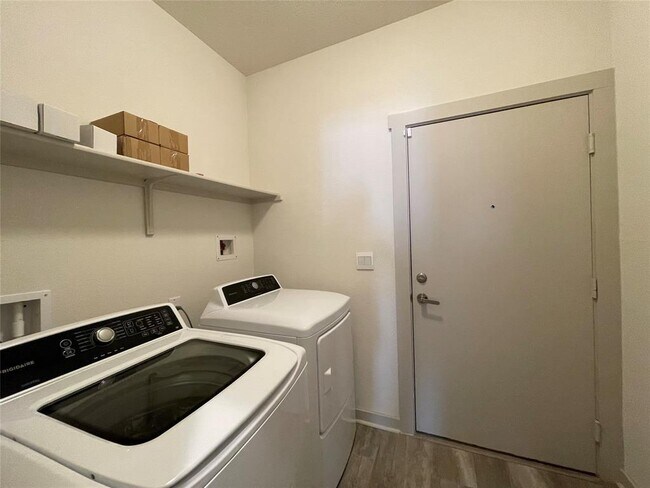 Building Photo - 8125 Linnie Ln
