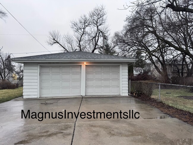 Building Photo - 1009 Broer Ave