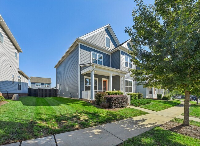 Building Photo - Nice 4 bedroom home with fenced yard